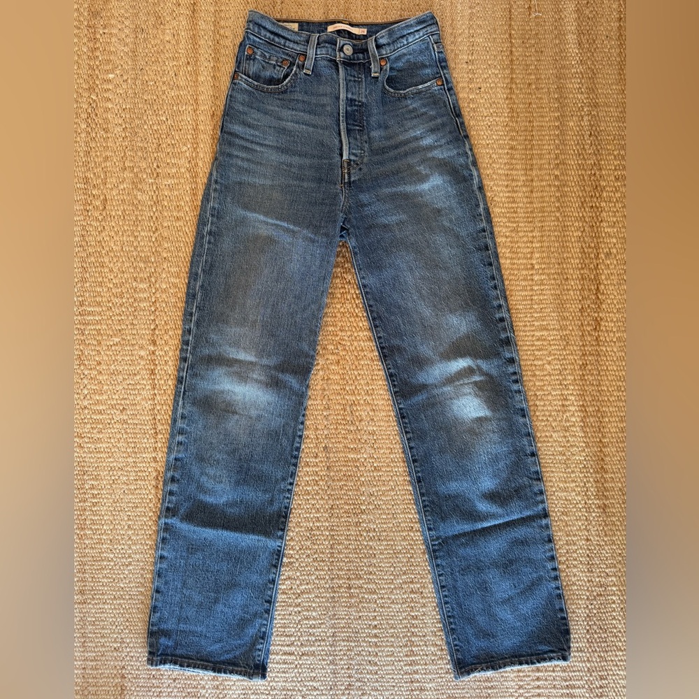 Levi’s Ribcage Straight Jeans - Size 26